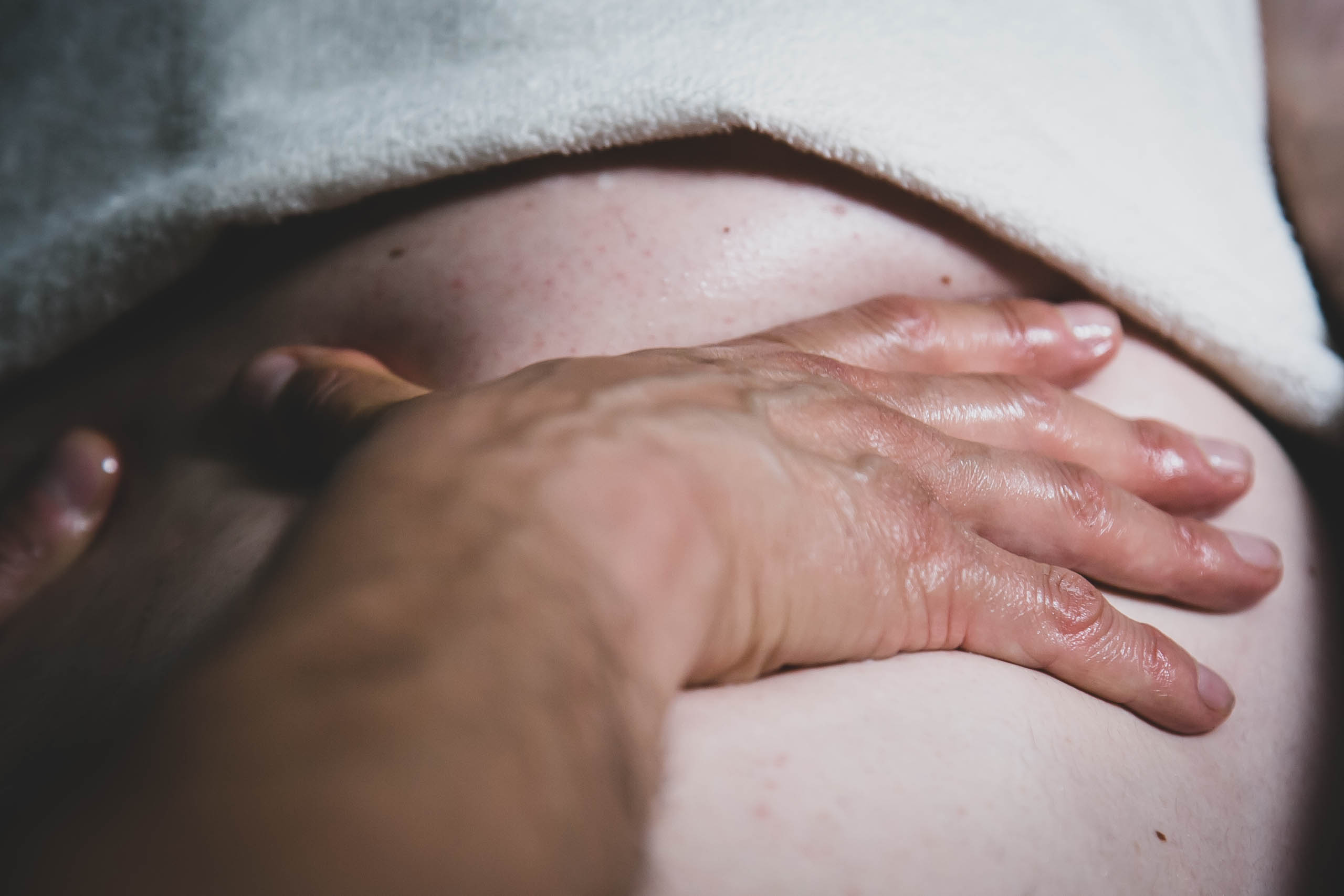 Détail d'une séance de massage intuitif