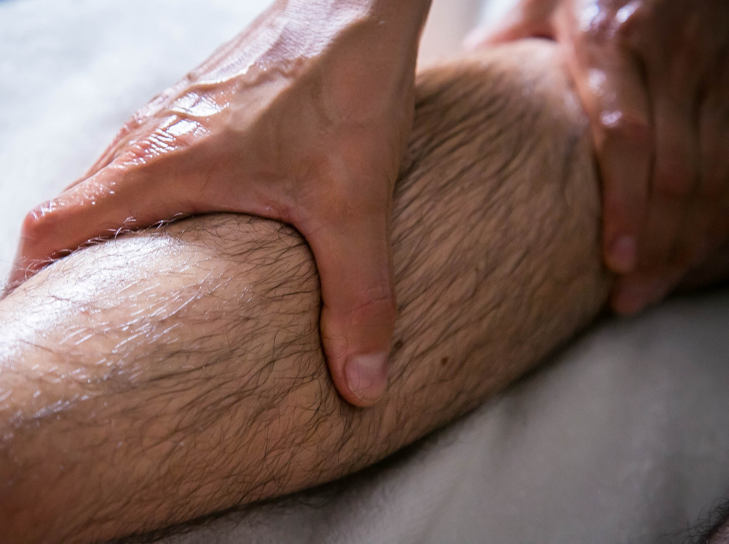 Massage intuitif — techniques suédoise et californienne